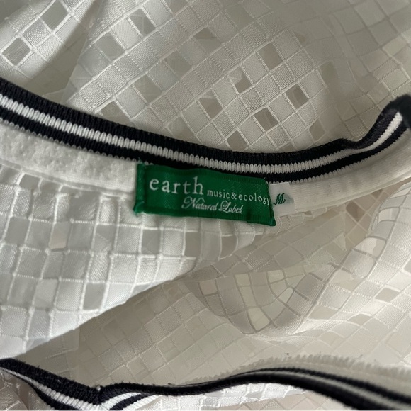 EARTH MUSIC ECOLOGY sz M White Window Pane Short Sleeve Blouse Navy Trim - Picture 6 of 6